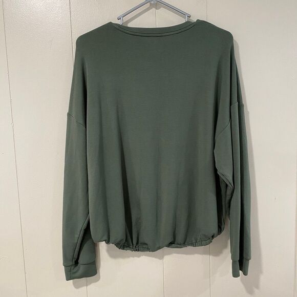 Fabletics Women’s Long Sleeve Top Medium – Olive Green Slouchy Cinched Hem Pullo - Picture 2 of 7